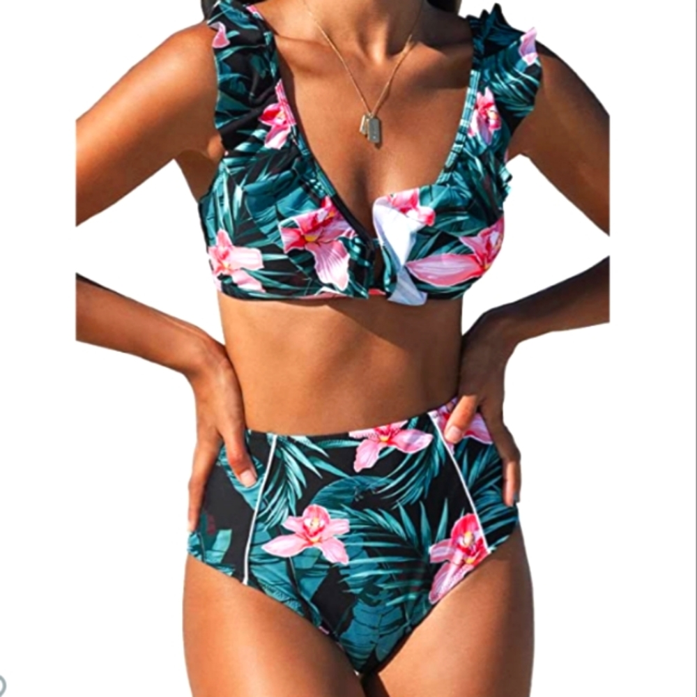 Cupshe Womens 2 pieces  swimsuit in floral print